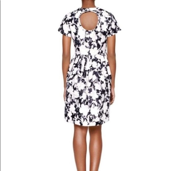 Black & White Floral Short Sleeve Dress - Picture 2 of 10
